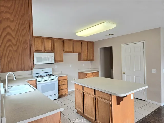 $3,200 | 4175 Amber Ridge Lane, Hemet, CA 92545