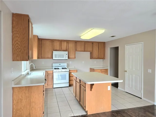 $3,200 | 4175 Amber Ridge Lane, Hemet, CA 92545