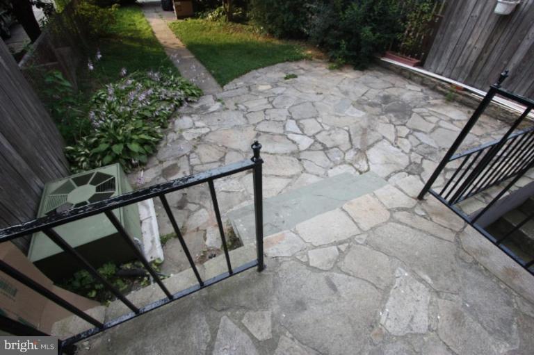 8210 Pleasant Plains Road Towson, MD 21286 - Photo 12 of 30 FLAGSTONE PATIO!