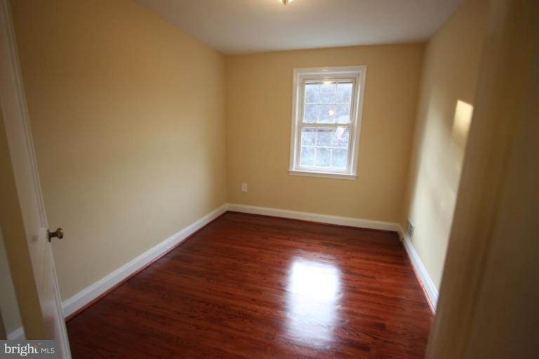 8210 Pleasant Plains Road Towson, MD 21286 - Photo 22 of 30 3RD BEDROOM? HOME OFFICE OR DEN?