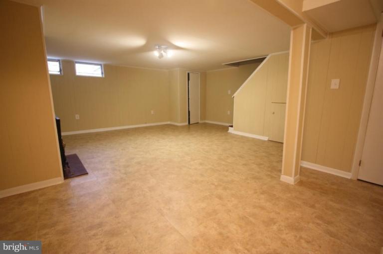 8210 Pleasant Plains Road Towson, MD 21286 - Photo 27 of 30 NATURAL LIGHT COMES IN THE FAMILY ROOM