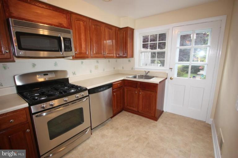8210 Pleasant Plains Road Towson, MD 21286 - Photo 8 of 30 THERE'S ROOM FOR A SMALL TABLE IN THE KITCHEN