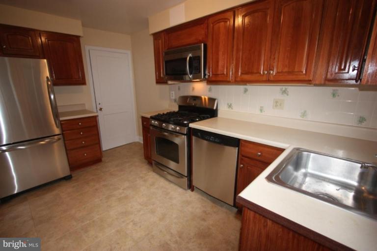 8210 Pleasant Plains Road Towson, MD 21286 - Photo 10 of 30 CAN YOU SEE YOURSELF COOKING HERE?