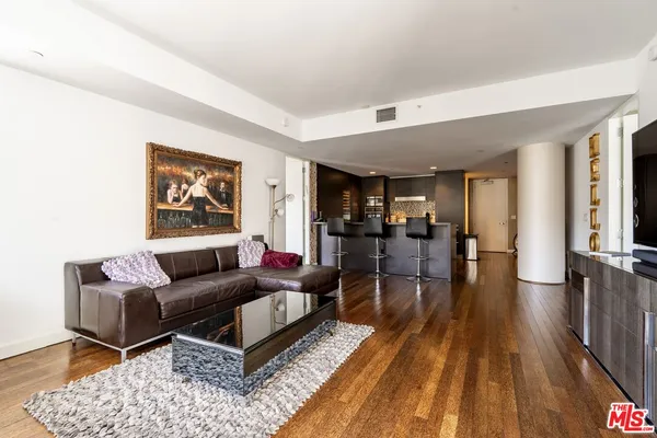 $5,985 | 6250 Hollywood Boulevard, Unit 9I, Los Angeles, CA 90028