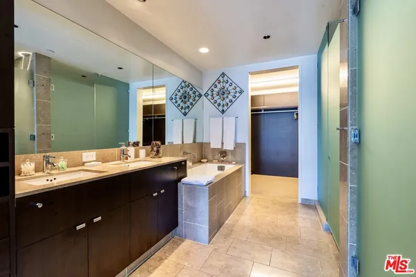 $5,985 | 6250 Hollywood Boulevard, Unit 9I, Los Angeles, CA 90028