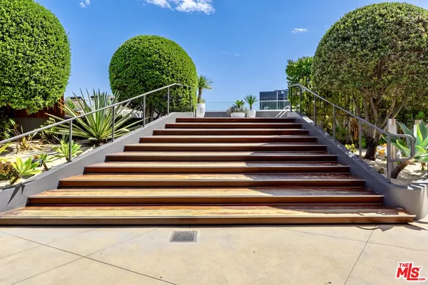 $5,985 | 6250 Hollywood Boulevard, Unit 9I, Los Angeles, CA 90028