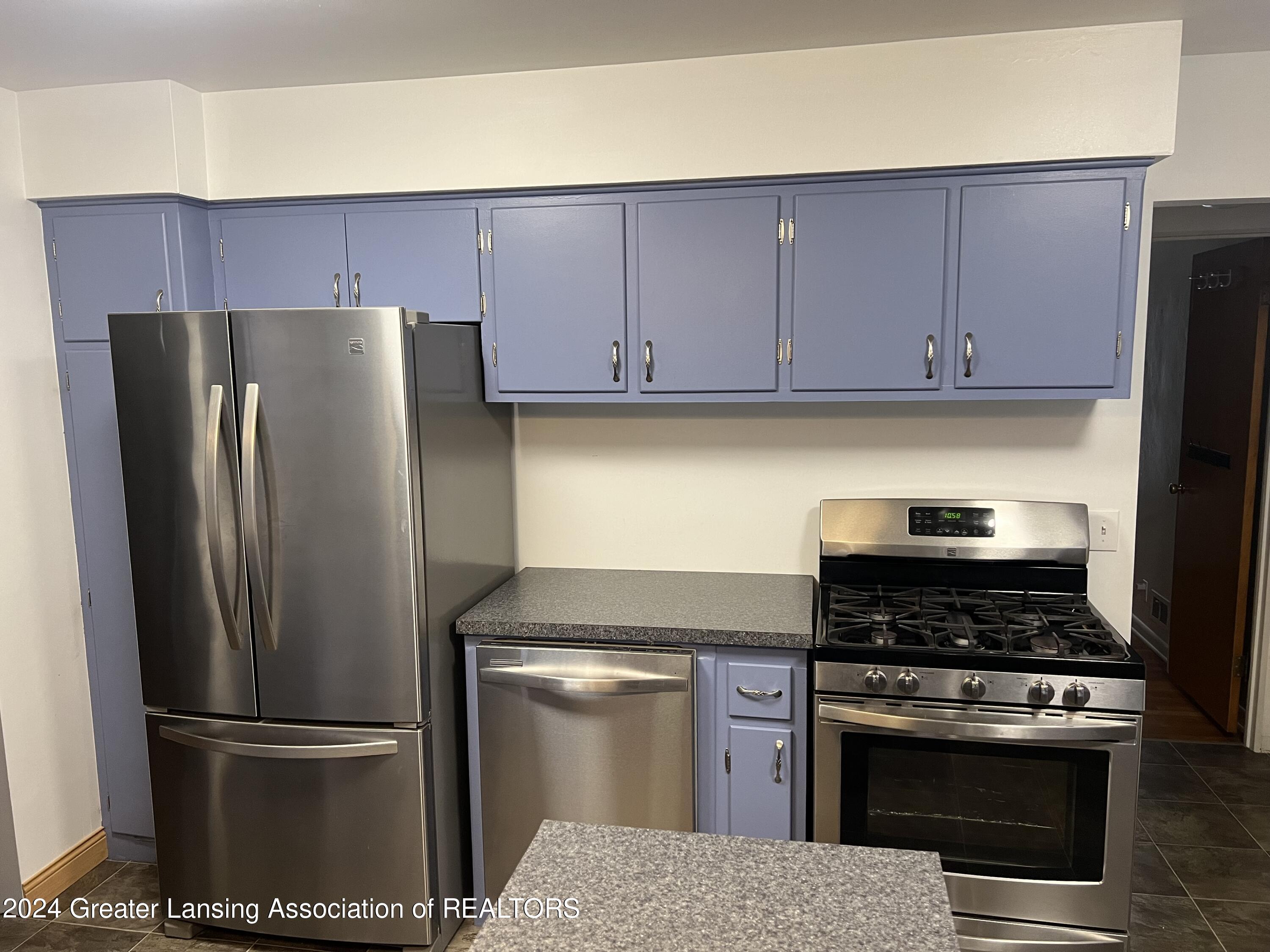 609 Clement Road Lansing, MI 48917 - Photo 10 of 36 IMG_9439