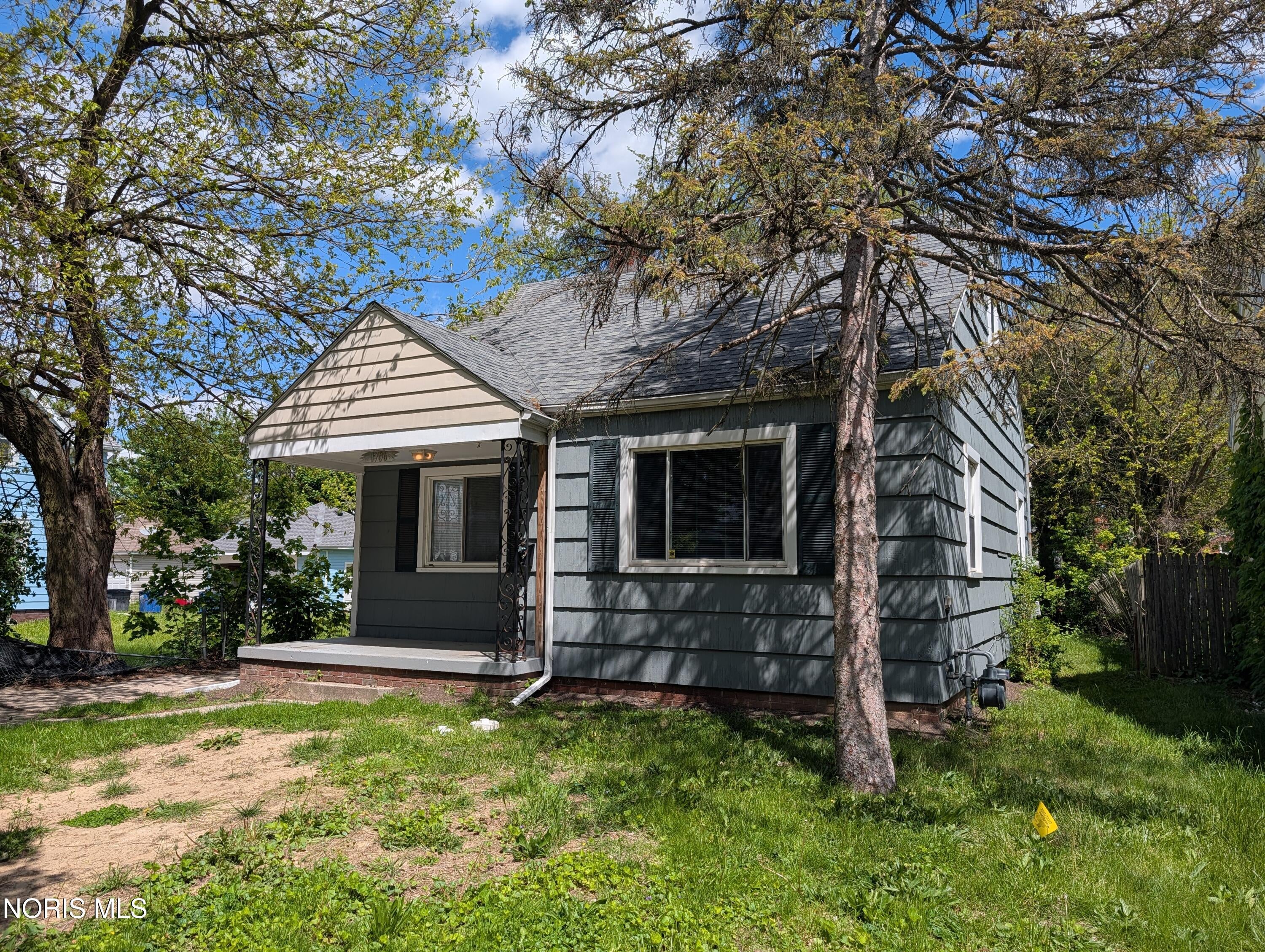 1706 Perth Street Toledo, OH 43607 - Photo 2 of 26 PXL_20260514_185247779.MP