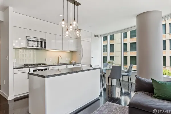 $6,990 | 338 Spear Street, Unit 6D, San Francisco, CA 94105