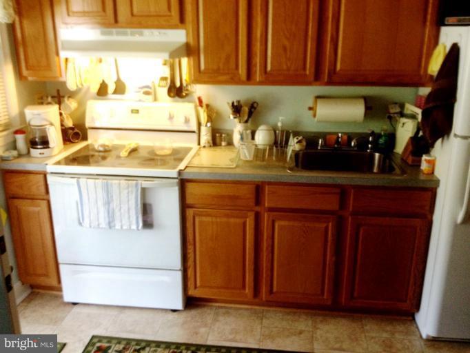 6708 Woodley Road Baltimore, MD 21222 - Photo 2 of 18 Kitchen