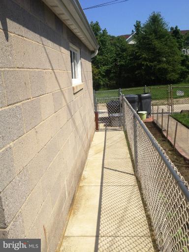 6708 Woodley Road Baltimore, MD 21222 - Photo 5 of 18 Walkway