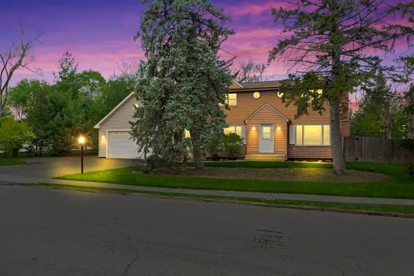$585,000 | 336 East Ardmore Avenue, Roselle, IL 60172