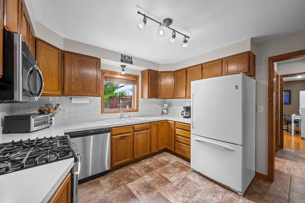$585,000 | 336 East Ardmore Avenue, Roselle, IL 60172