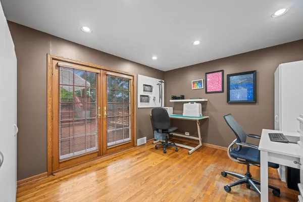 $585,000 | 336 East Ardmore Avenue, Roselle, IL 60172