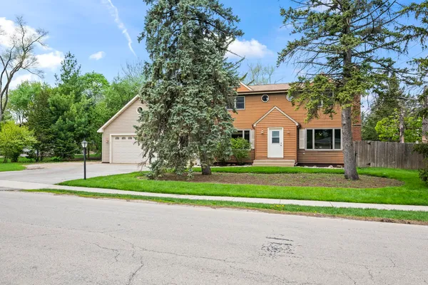 $585,000 | 336 East Ardmore Avenue, Roselle, IL 60172