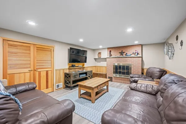 $585,000 | 336 East Ardmore Avenue, Roselle, IL 60172