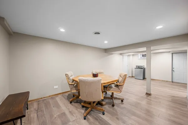 $585,000 | 336 East Ardmore Avenue, Roselle, IL 60172
