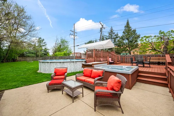 $585,000 | 336 East Ardmore Avenue, Roselle, IL 60172