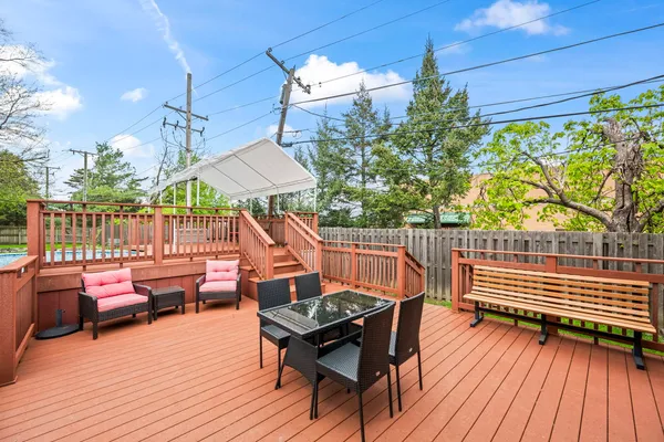 $585,000 | 336 East Ardmore Avenue, Roselle, IL 60172