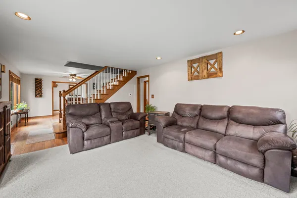$585,000 | 336 East Ardmore Avenue, Roselle, IL 60172