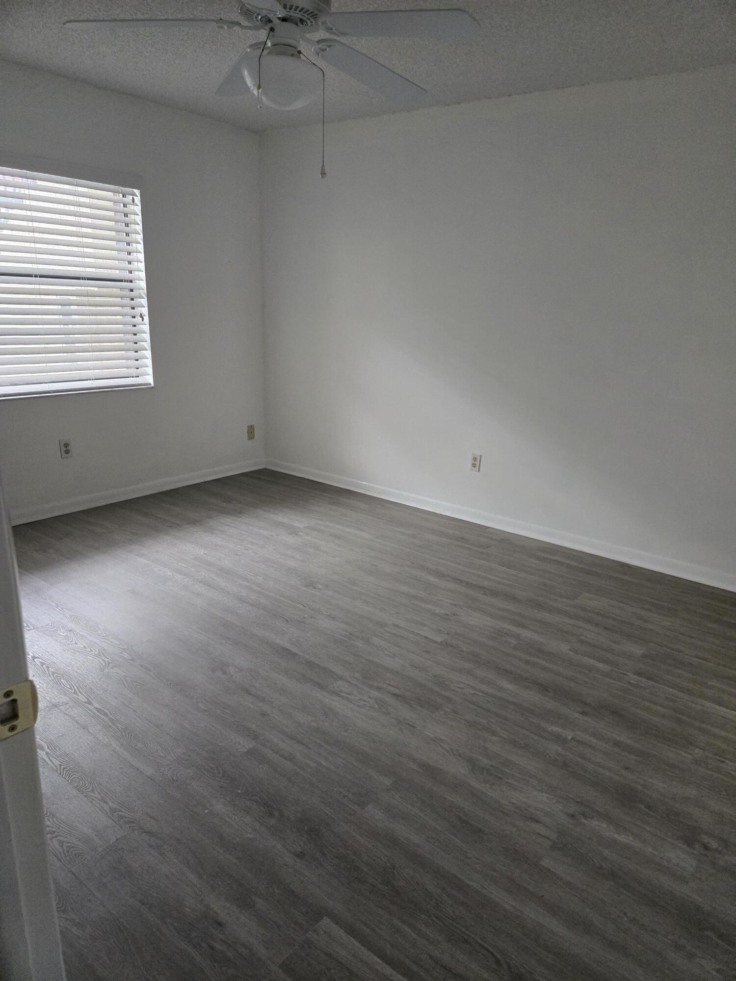 21213 Lago Circle, Unit G Boca Raton, FL 33433 - Photo 6 of 8 an empty room with a window