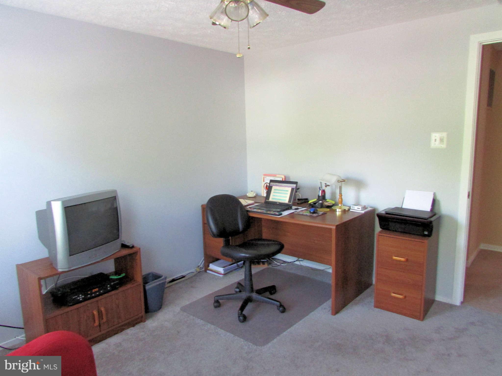 6915 Pinecrest Road Baltimore, MD 21228 - Photo 21 of 30 a view of workspace with lounge chair