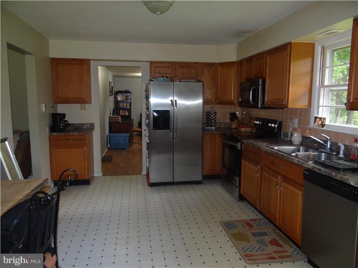 2431 Monmouth Road Jobstown, NJ 08041 - Photo 6 of 15 Gallery Image 6