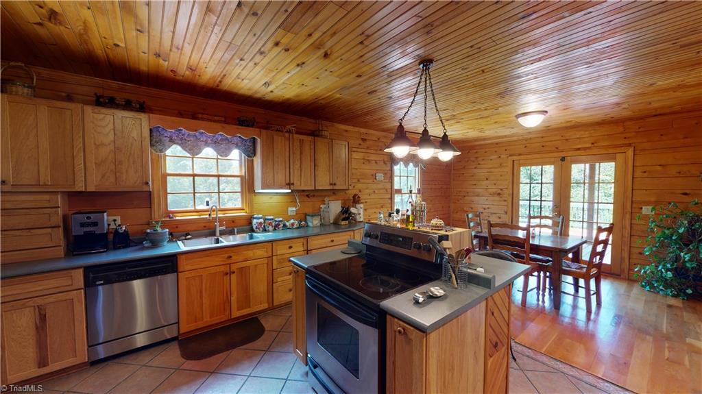968 Corner Road Pinnacle, NC 27043 - Photo 8 of 30 Gallery Image 8