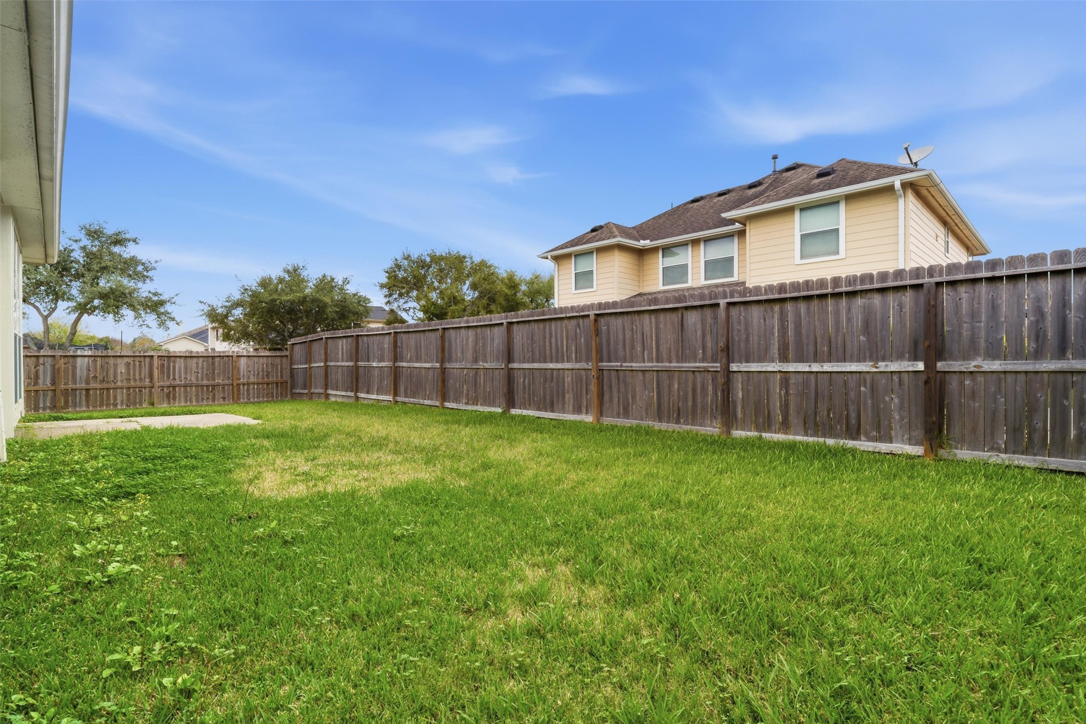 4607 Sebastopol Drive Pearland, TX 77584 - Photo 25 of 26 a view of a backyard with a fence and wooden fence