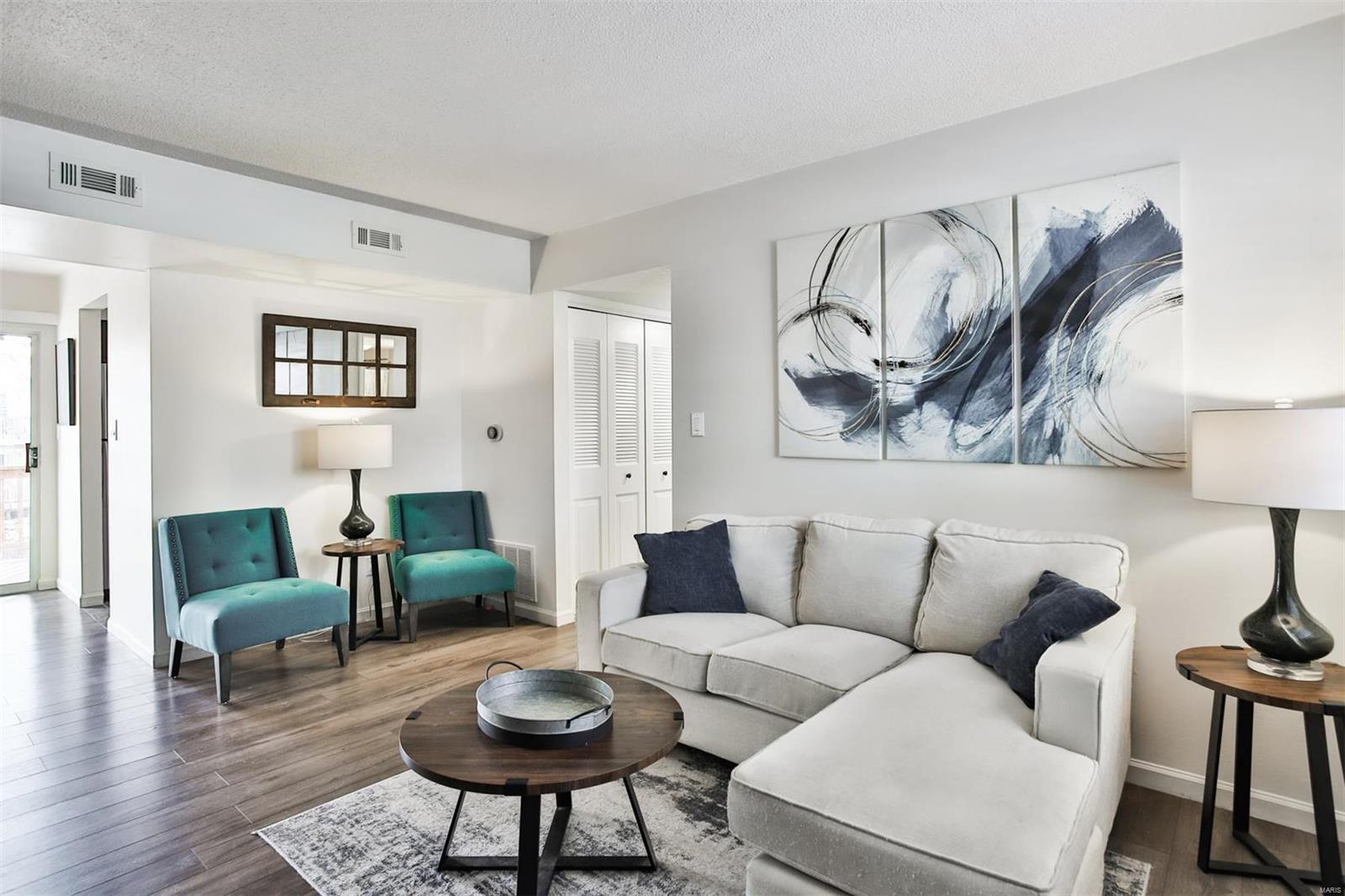 9154 Eager Road St. Louis, MO 63144 - Photo 5 of 25 Gallery Image 5