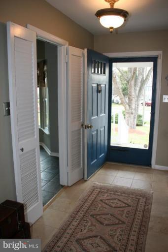 7200 Racepoint Way Alexandria, VA 22315 - Photo 2 of 29 Entrance / Foyer