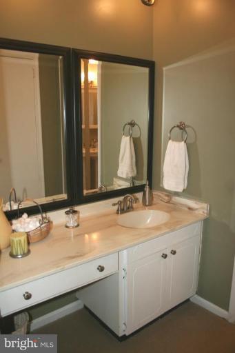7200 Racepoint Way Alexandria, VA 22315 - Photo 16 of 29 Dressing Area in Master Bedroom