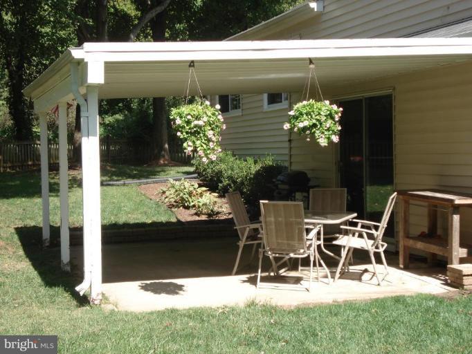 7200 Racepoint Way Alexandria, VA 22315 - Photo 24 of 29 Patio