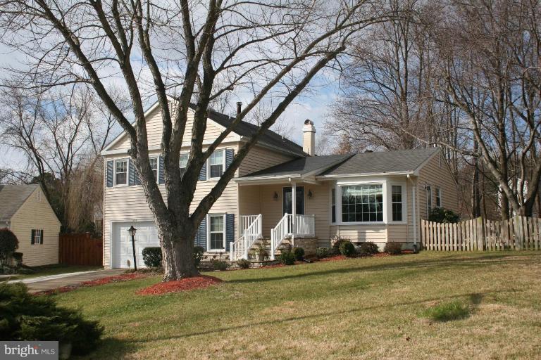 7200 Racepoint Way Alexandria, VA 22315 - Photo 28 of 29 Front Yard is also spacious!