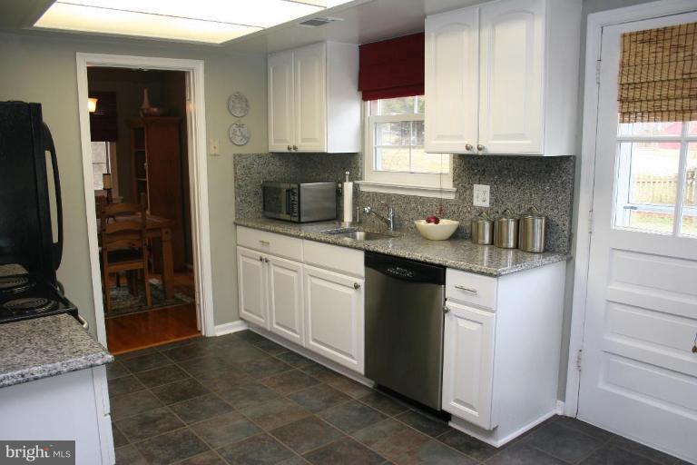 7200 Racepoint Way Alexandria, VA 22315 - Photo 4 of 29 Kitchen #2