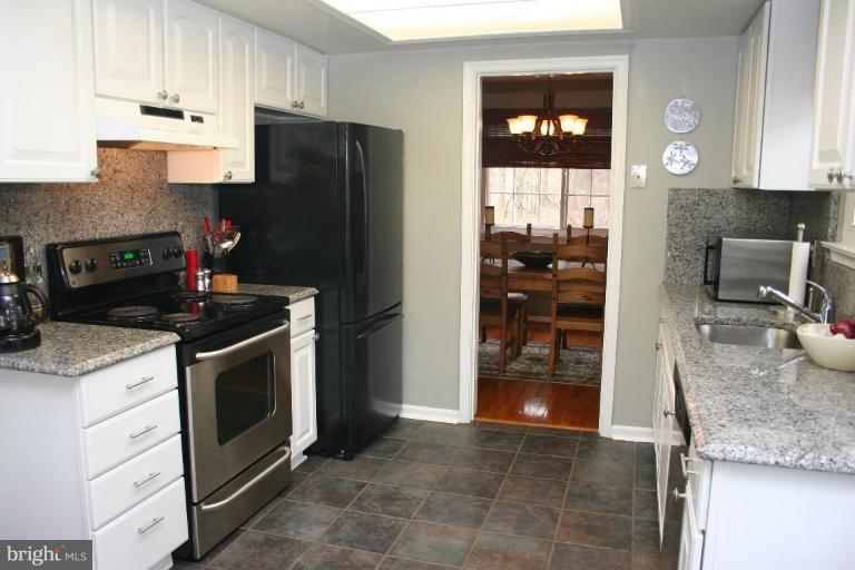 7200 Racepoint Way Alexandria, VA 22315 - Photo 6 of 29 View of the Kitchen (into the Dining Room)