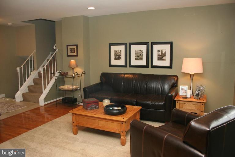 7200 Racepoint Way Alexandria, VA 22315 - Photo 10 of 29 Living Room #2