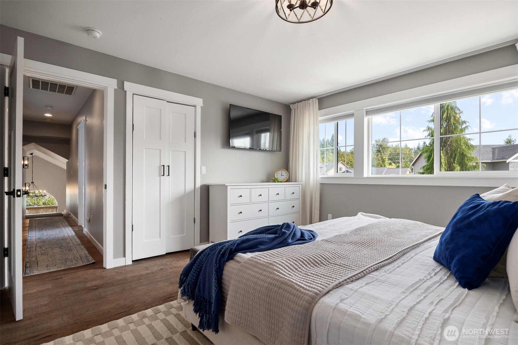 3941 Lakemont Road Bellingham, WA 98226 - Photo 24 of 40 a bedroom with a bed and a window
