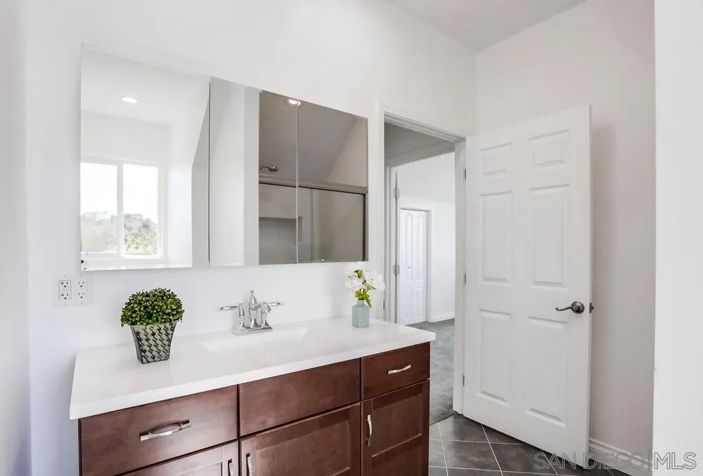 39431 American Road Fallbrook, CA 92028 - Photo 39 of 62 a bathroom with a sink and a mirror