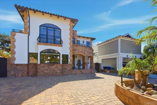 $3,799,000 | 1045 Van Nuys Street, San Diego, CA 92109