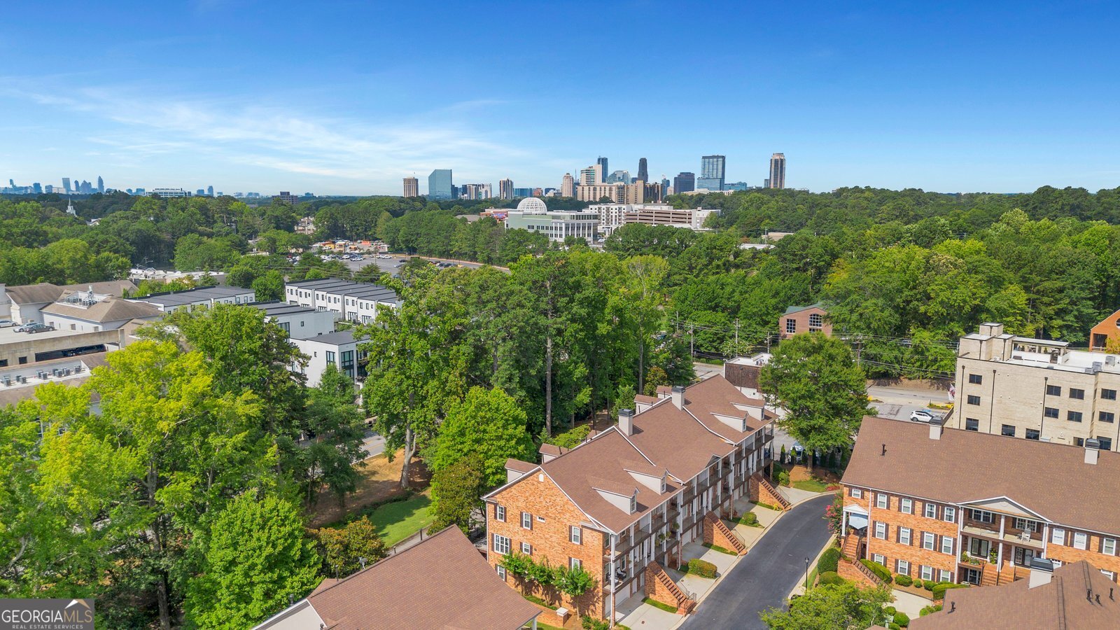 2570 Oglethorpe Circle Northeast Brookhaven, GA 30319 - Photo 13 of 37