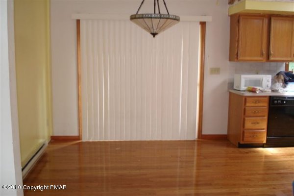 491 Gold Finch Road Bushkill, PA 18324 - Photo 3 of 10 Dining Room