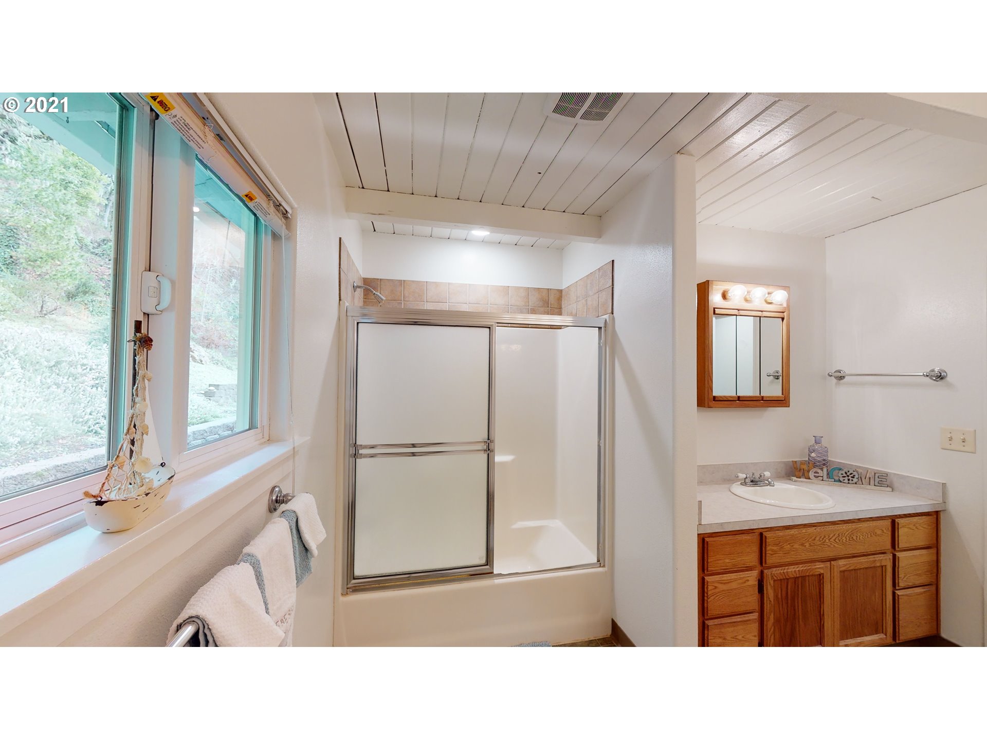 10439 Tyee Road Umpqua, OR 97486 - Photo 17 of 32 Gallery Image 17