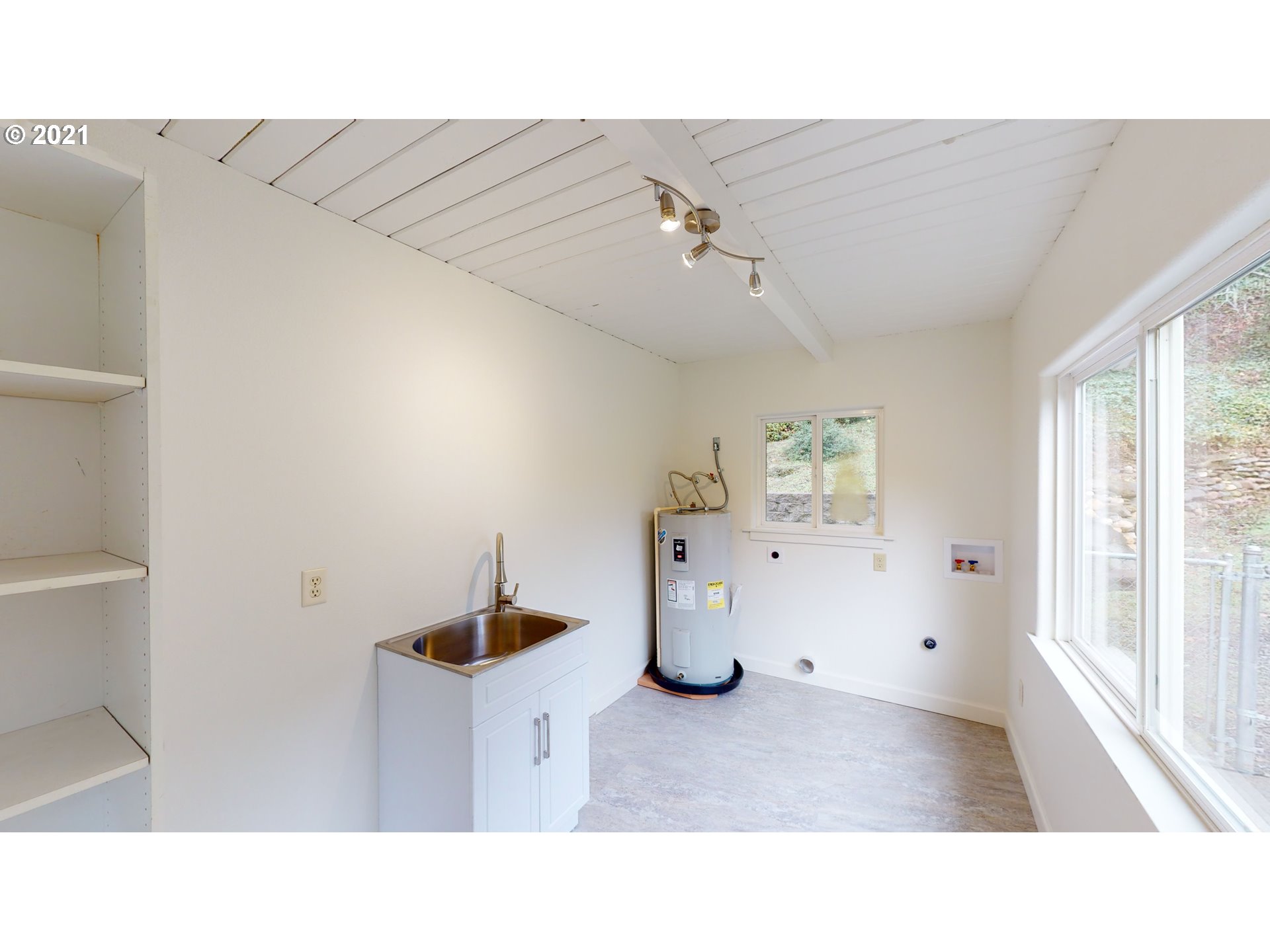 10439 Tyee Road Umpqua, OR 97486 - Photo 23 of 32 Gallery Image 23
