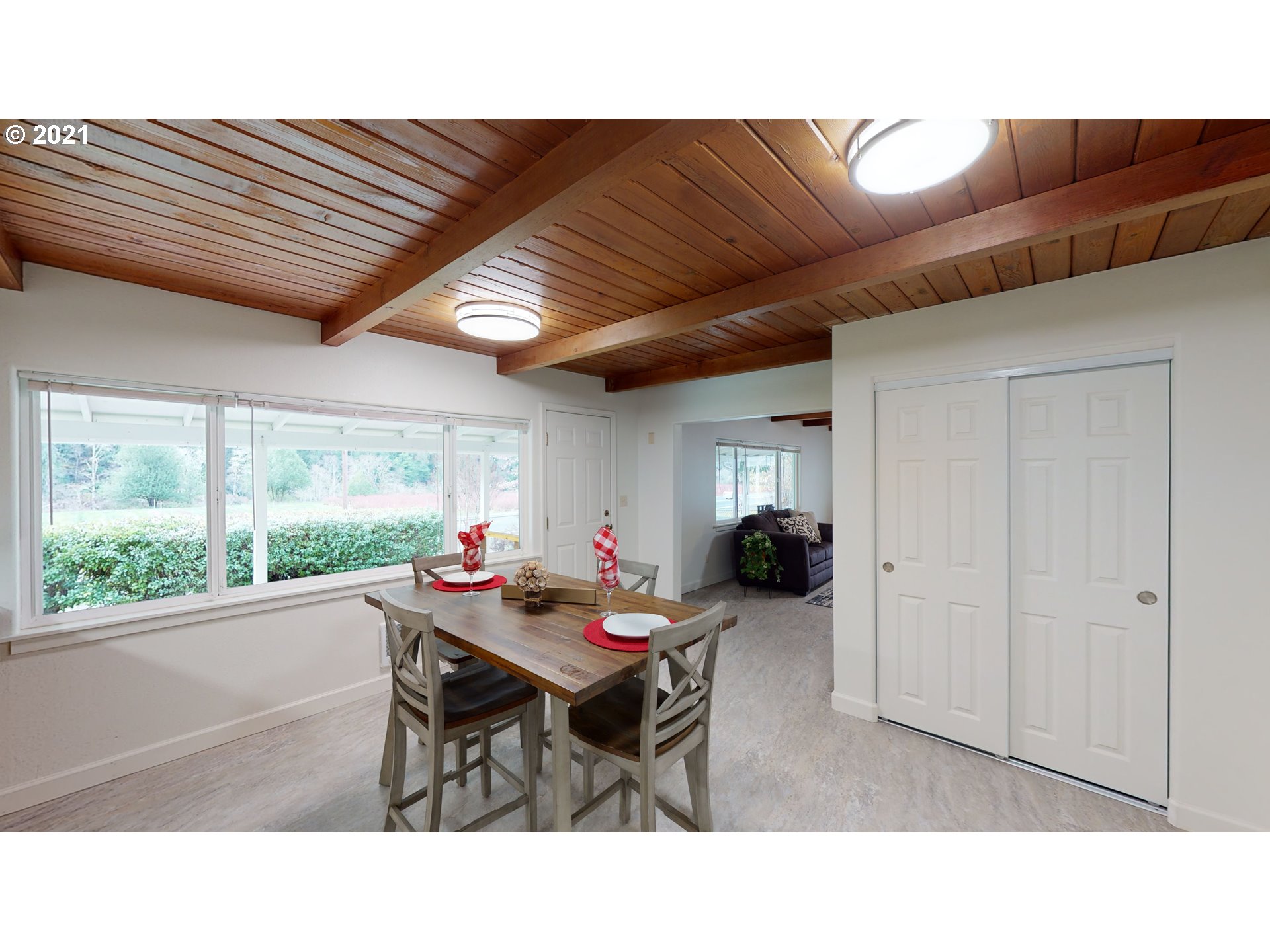 10439 Tyee Road Umpqua, OR 97486 - Photo 8 of 32 Gallery Image 8