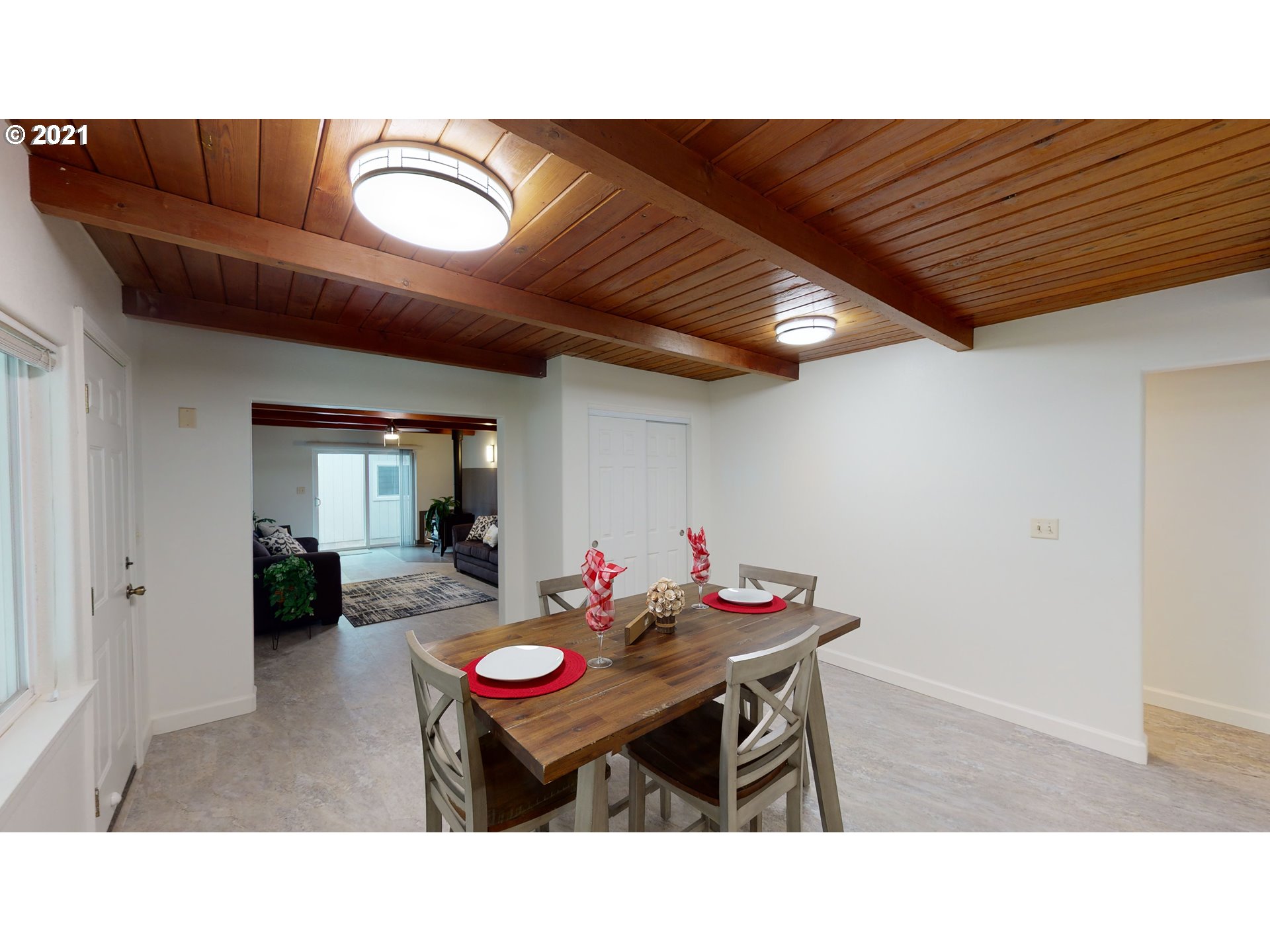 10439 Tyee Road Umpqua, OR 97486 - Photo 9 of 32 Gallery Image 9