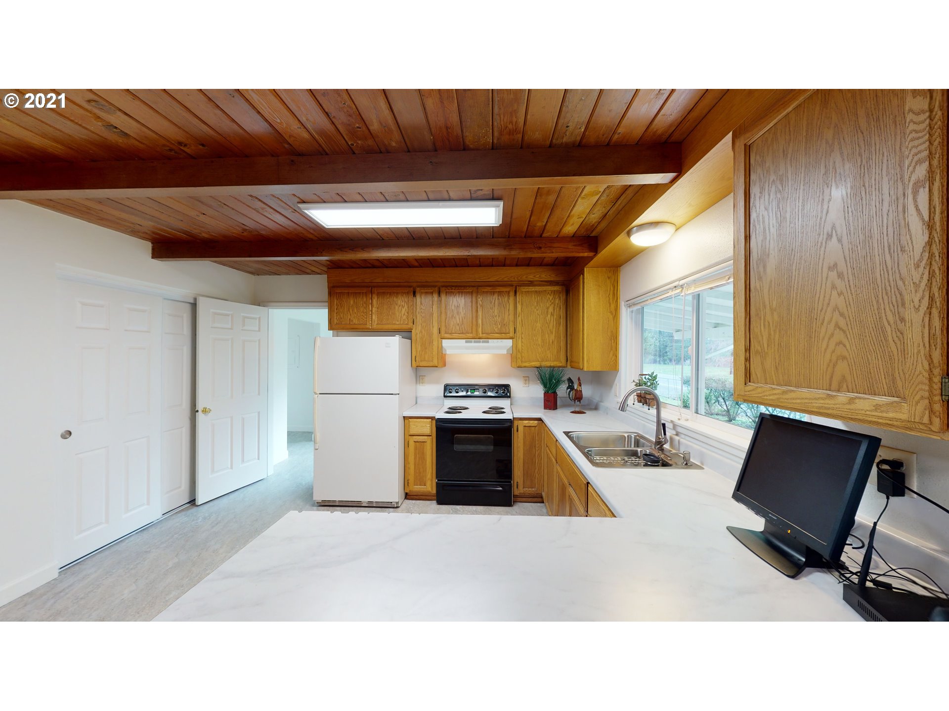 10439 Tyee Road Umpqua, OR 97486 - Photo 10 of 32 Gallery Image 10