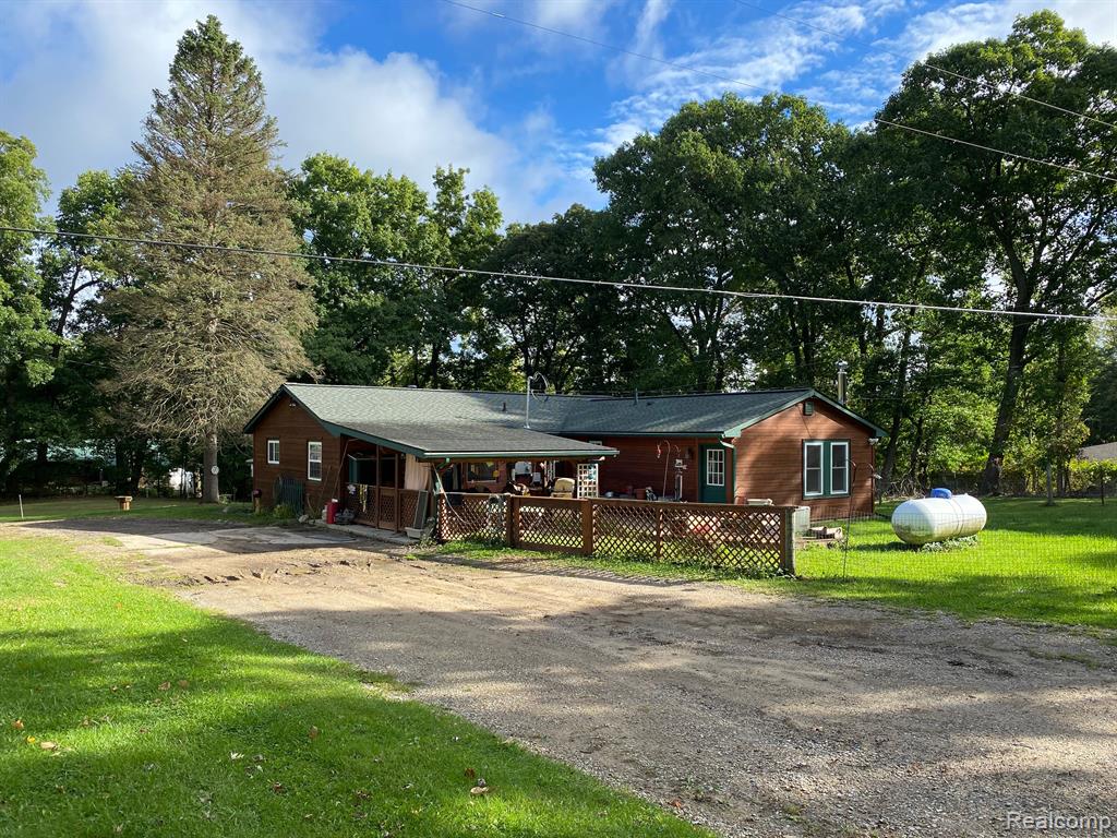 12400 White Lake Road Fenton, MI 48430 - Photo 3 of 14
