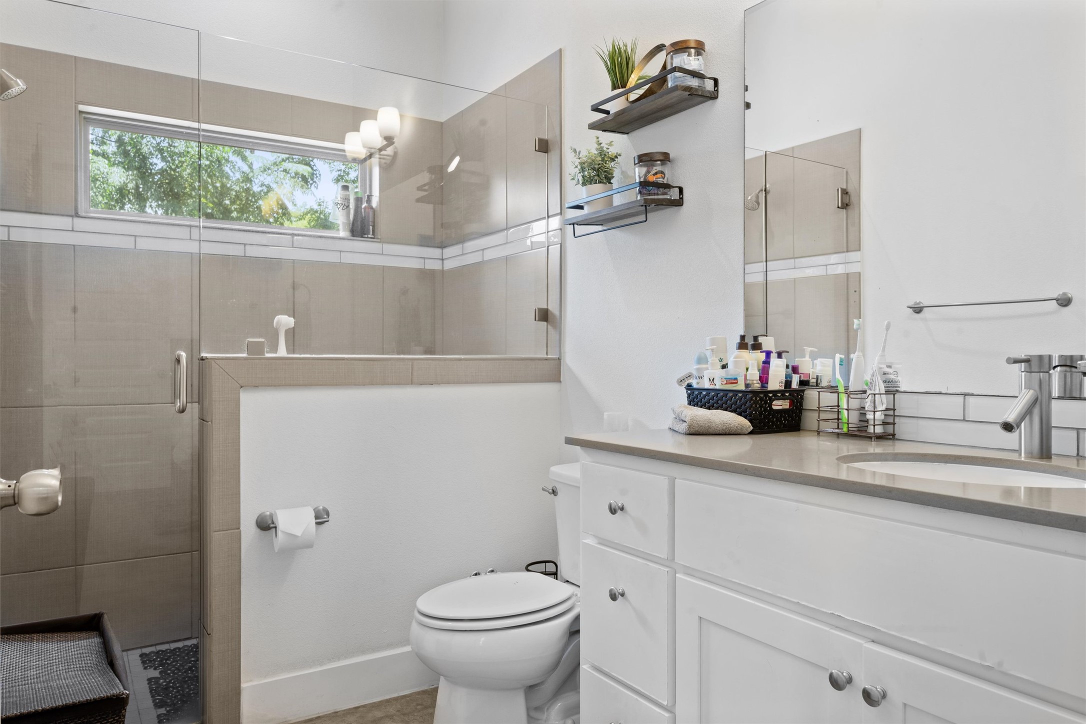 720 Pedernales Street, Unit B Austin, TX 78702 - Photo 6 of 15 Primary Bathroom