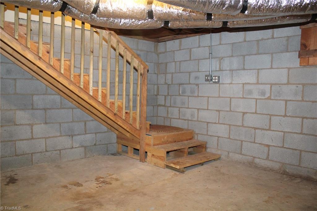 2011 Beeson Road Oak Ridge, NC 27310 - Photo 27 of 29